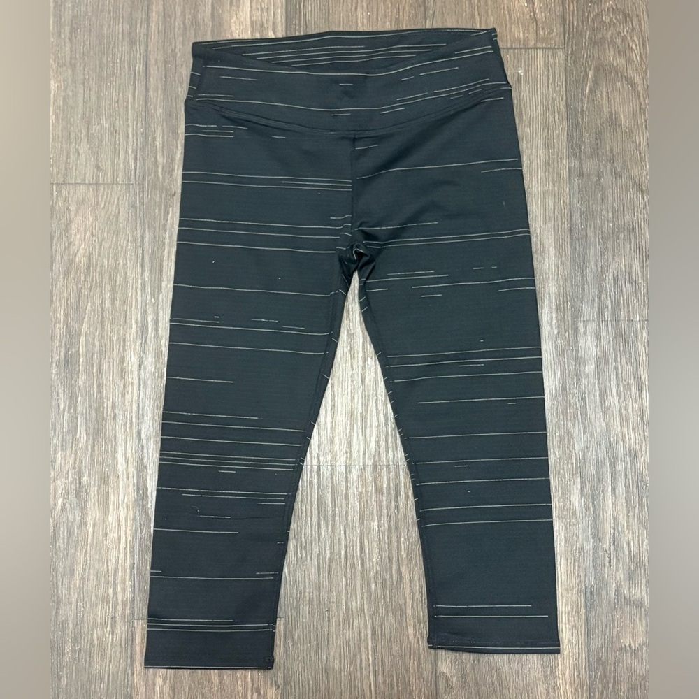 Fabletics Salar Capri Leggings Black Striped High Rise Athletic Pants Medium NWT